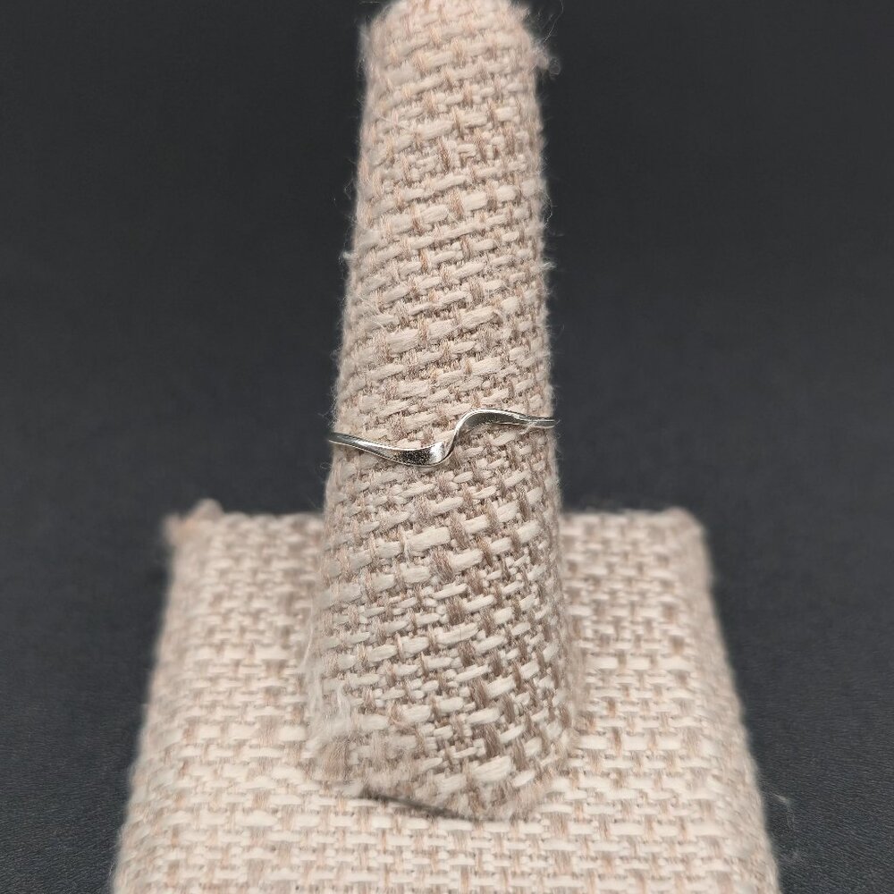 Size 8 Sterling Silver Zigzag or Ripple Handmade Ring A7262